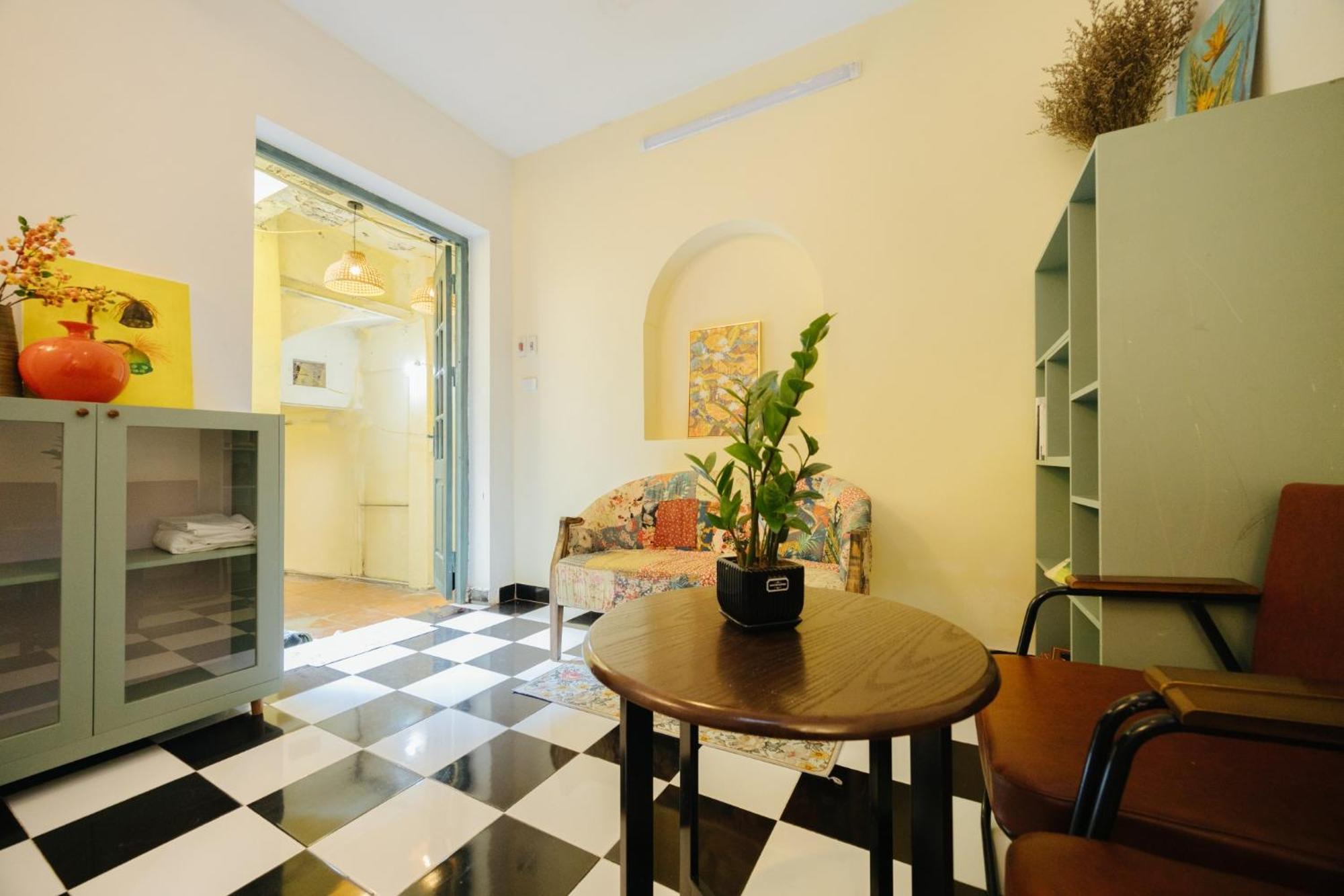 And Eggcoffee Old Quarter Homestay *